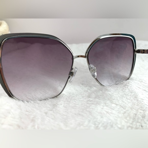 ✨SOLD✨ BLK & Silv Sq Sunnies - Picture 8 of 9